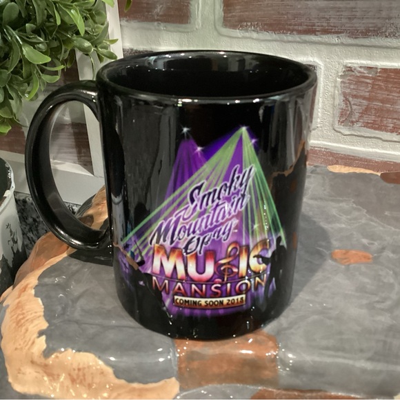 🟣 Smokey Mountain Opry - Music Mansion Collectible Coffee Mug - 2018 - Picture 4 of 9